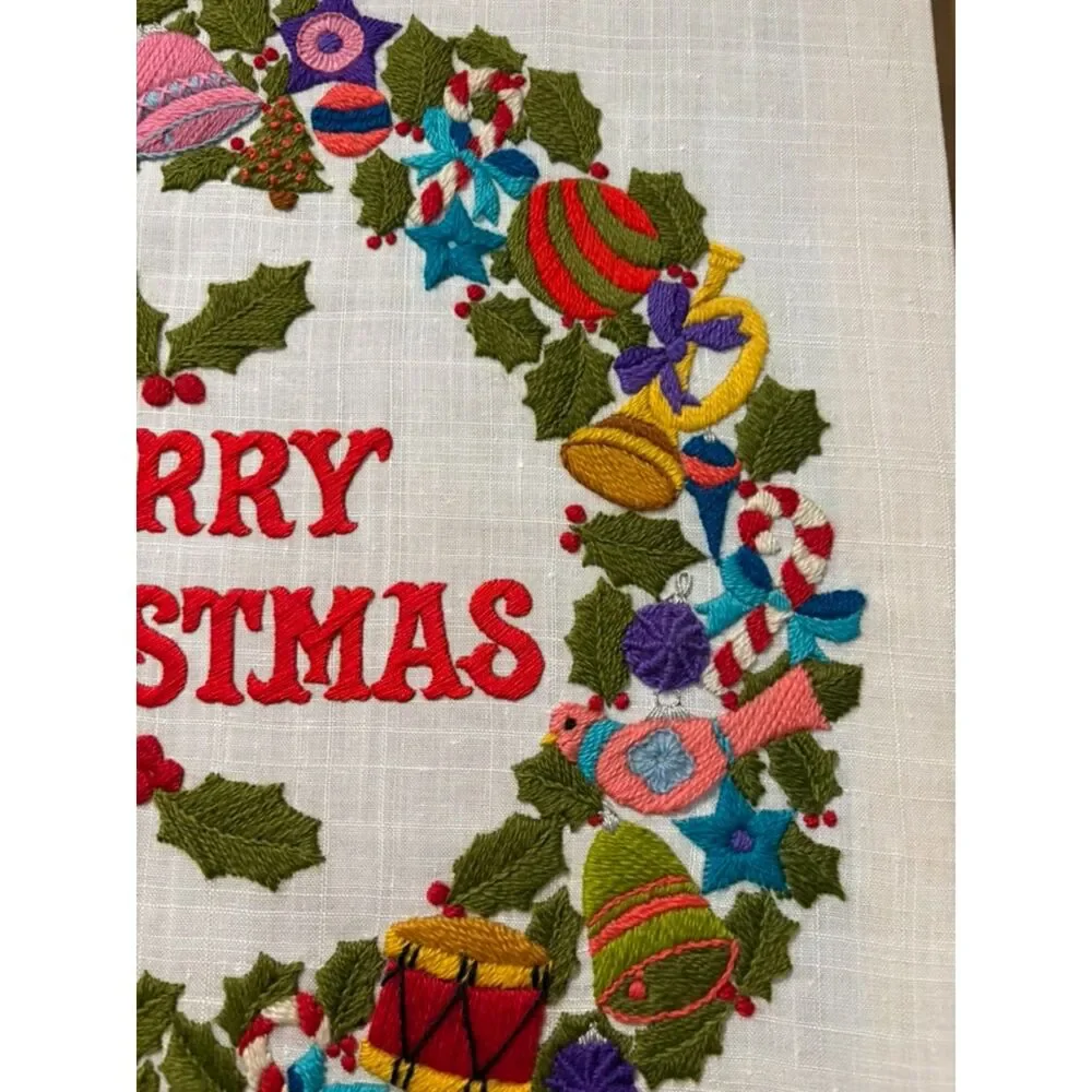VTG Embroidered Merry Christmas wreath